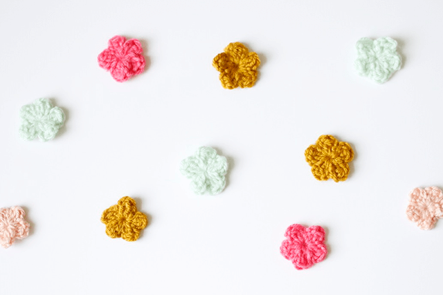 tiny-flowers-crochet-pattern